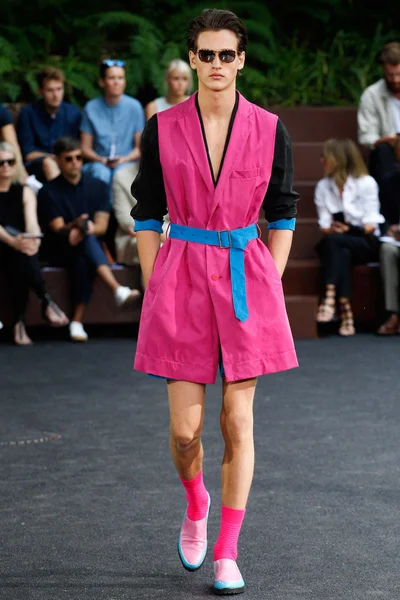 Look 18